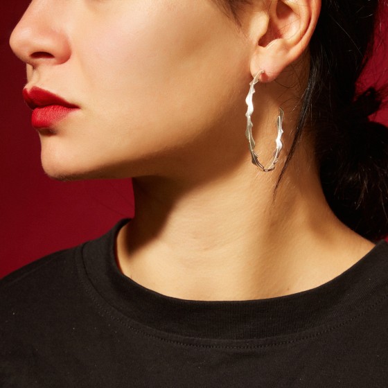 Pointy  hoops earrings gold image-1